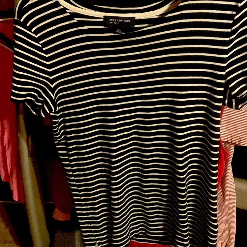 nice ladies size large black white  top. Jones of New york